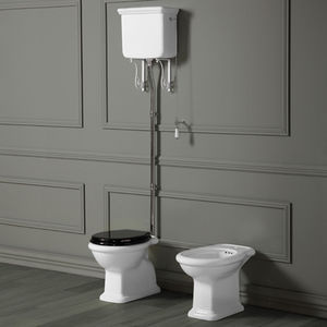 toilettes à poser / en céramique / avec chasse d'eau en hauteur