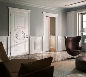 porte d'intérieur / battante / en bois / laquée