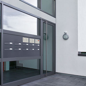 porte d'entrée / battante / en métal / vitrée