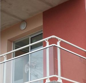 garde-corps en verre / en aluminium / à panneaux / d'extérieur
