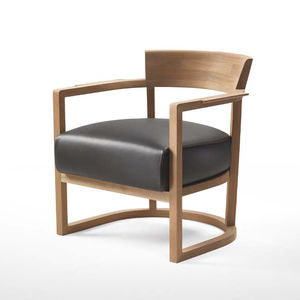 fauteuil contemporain / en bois massif / en tissu / en cuir