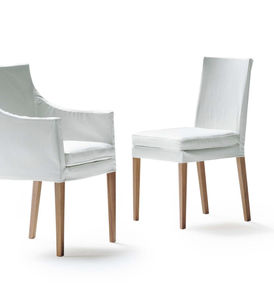 chaise contemporaine / tapissée / avec revêtement amovible / en tissu