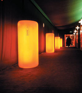 colonne lumineuse contemporaine / en polyéthylène / en métal / à LED