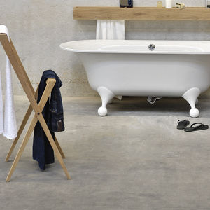 porte-serviettes 2 barres / plus de 3 barres / sur pied / en chêne