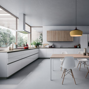 cuisine contemporaine / en plaqué bois / en chêne / en mélaminé
