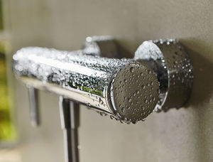 mitigeur de douche / mural / en métal chromé / 2 trous