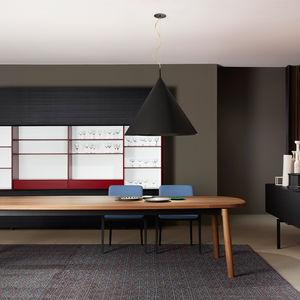 table contemporaine / en bois massif / en frêne / ovale