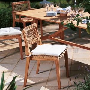 chaise de jardin contemporaine / empilable / en teck / en fibres synthétiques