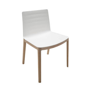 chaise contemporaine / en bois / blanche