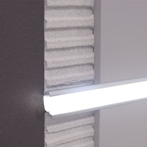 plinthe en aluminium / lumineuse