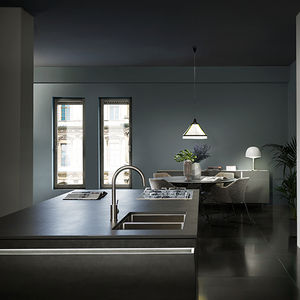 cuisine contemporaine / en bois massif / avec îlot / laquée
