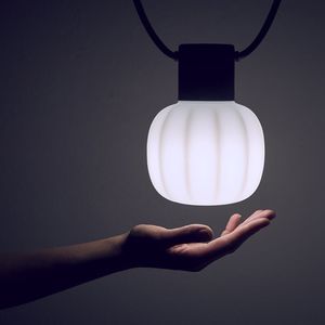 lampe suspendue / contemporaine / en polyéthylène rotomoulé / en résine