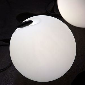 lampe de sol / contemporaine / en polyéthylène / pour extérieur