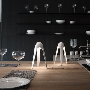 lampe de table / design original / en aluminium peint / en polycarbonate