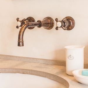 mélangeur pour vasque / mural / en métal chromé / de salle de bain