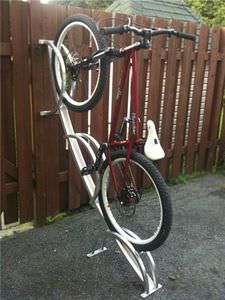 range-vélo mural / en aluminium / pour espace public
