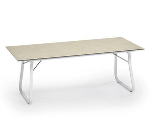 table contemporaine / en teck / en HPL / rectangulaire