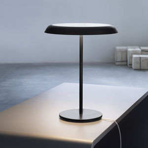 lampe de table / contemporaine / en métal / à LED