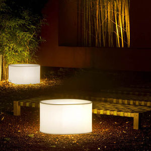 lampe de sol / contemporaine / en métal peint / en polyéthylène