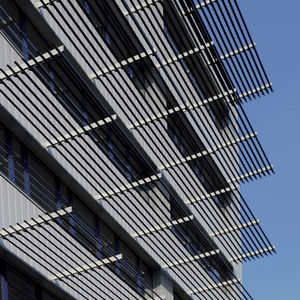 brise-soleil en aluminium / pour façade / horizontal / rigide