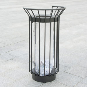 poubelle publique / en métal / Vigipirate / contemporaine