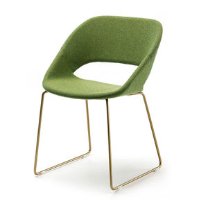 chaise visiteur contemporaine / en tissu / en frêne / en acier