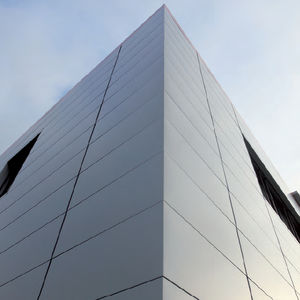 bardage en aluminium / lisse / en panneaux / multicolore