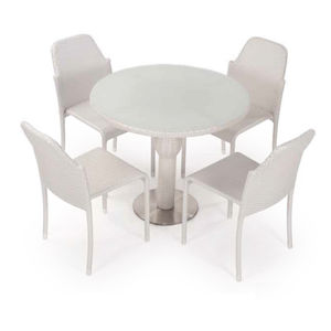 table contemporaine / en verre / en résine tressée / ronde
