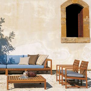 table basse contemporaine / en teck / carrée / de jardin