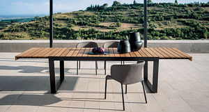 table à manger / contemporaine / en teck / en métal peint