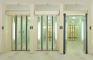porte d'entrée / pliante / automatique / pour établissement public