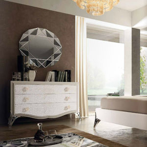 commode de style / en bois / en bois laqué / blanche