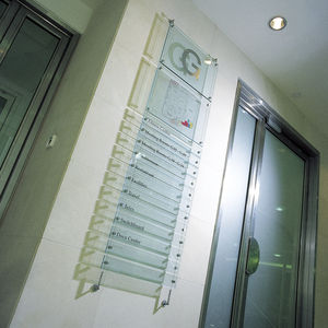 plaque signalétique murale / fixe / au plafond / en verre