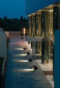 lampe de sol / contemporaine / d'extérieur / en polycarbonate