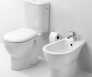 toilettes à poser / monobloc / en céramique