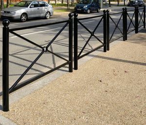 barrière de protection / fixe / en acier galvanisé / pour espace public