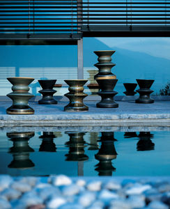 table d'appoint contemporaine / en porcelaine / ronde / de jardin