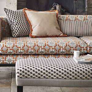 tissu d'ameublement / pour rideaux / à motif géométrique / en polyester
