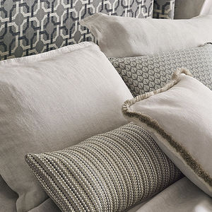 tissu d'ameublement / pour rideaux / à rayures / en polyester