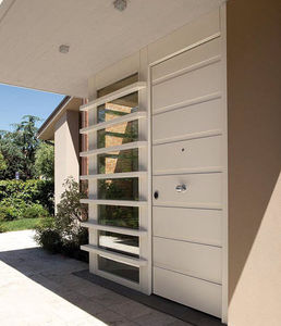 porte d'entrée / battante / en MDF / en acier