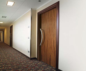 porte intérieure / battante / en bois / acoustique
