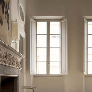 fenêtre battante / en bois / à quadruple vitrage / à coupure thermique