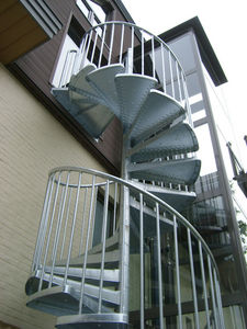 escalier en colimaçon / structure en métal / marche en métal / sans contremarche