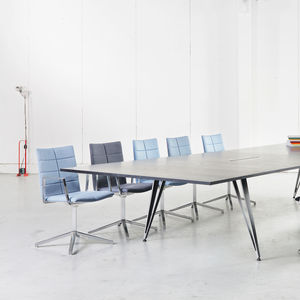 chaise visiteur contemporaine / avec accoudoirs / tapissée / empilable