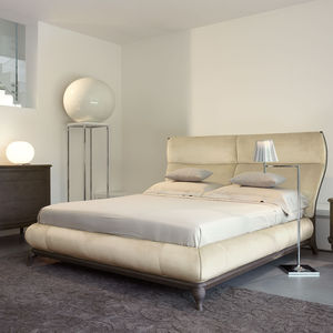 lit double / classique / en tissu / en bois