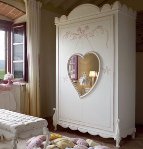 armoire de chambre de style / en bois laqué / avec porte battante / à usage résidentiel