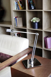 lampe de table / contemporaine / en aluminium / en acier