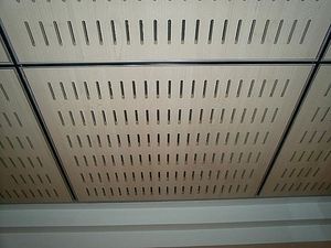faux-plafond acoustique / en bois / en dalle / perforé