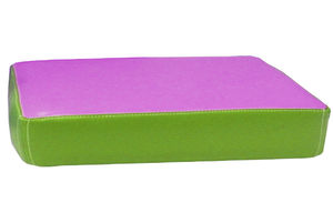 pouf contemporain / en mousse / carré / pour enfant (unisexe)