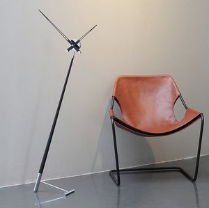 horloges contemporaines / analogiques / en noyer / en laiton
